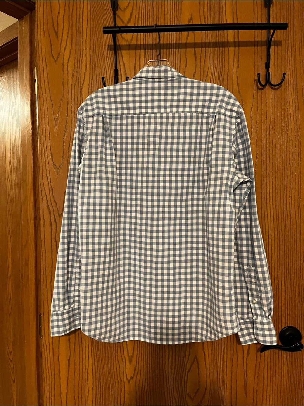 Set of 2 Old Navy Men’s Sz M Everyday Regular Fit Shirts Blue and White - Picture 3 of 7